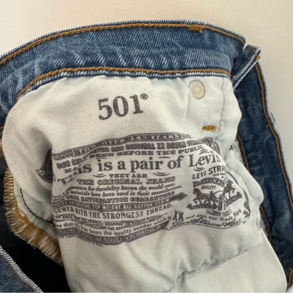Levi’s 501 Jean Shorts - Picture 6 of 6